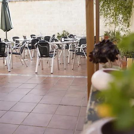 Maria Hotel *